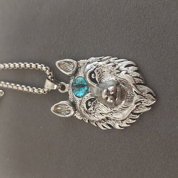 Silver Toned Wolf Head Blue Eye  Amulet Necklace - Picture 15 of 15